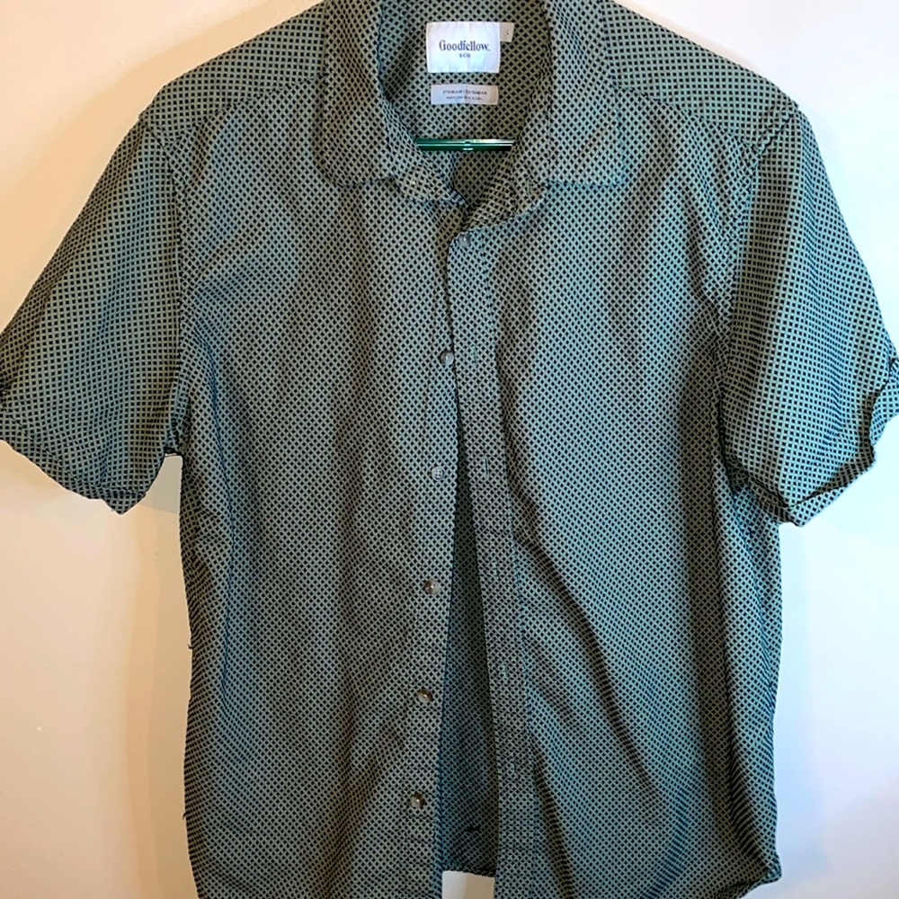 Green and black textured diamond design short sleeve button shirt
